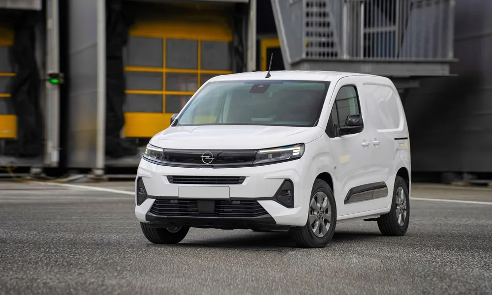 Opel Combo Cargo (2024) — вид спереди, фото 4