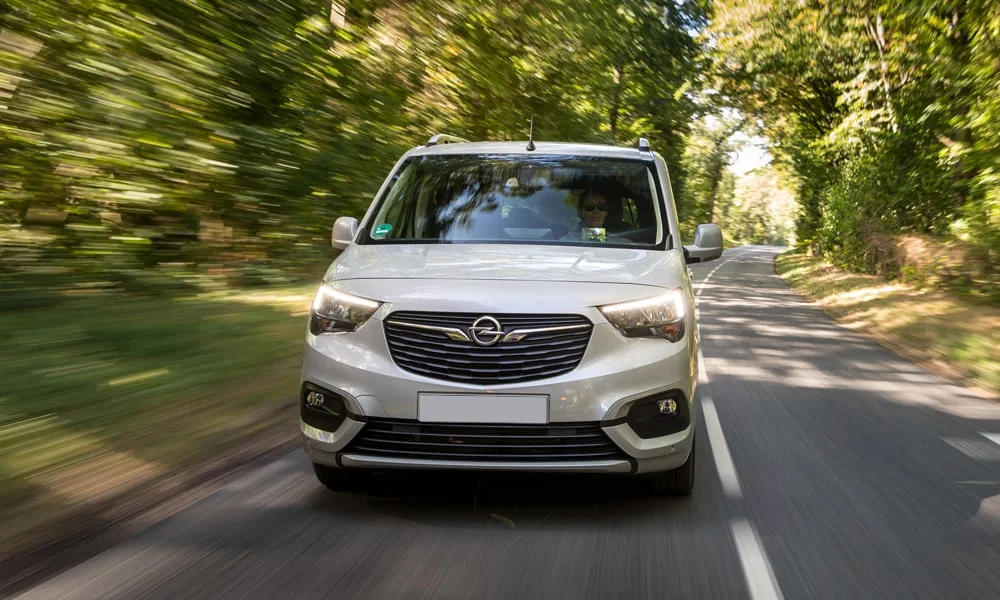 Opel Combo Life (2024) — вид спереди, фото 2