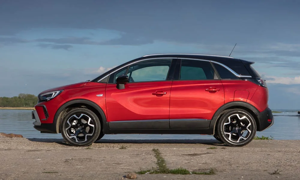 Opel Crossland — вид сбоку
