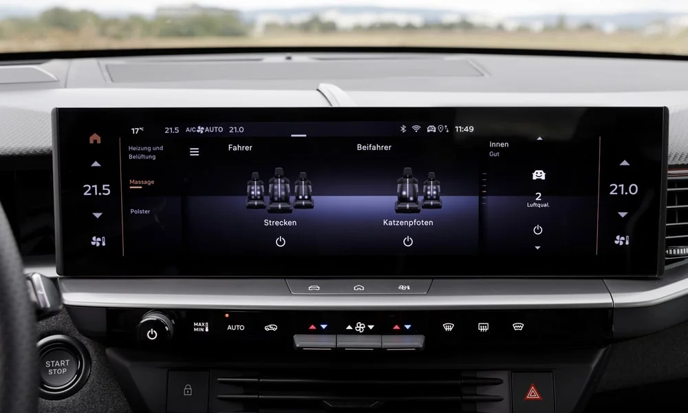 Фото Opel Grandland X (2024) — экран мультимедиа. Интерфейс медиасистемы крупным планом. Климат и обогревы часто управляются с этого экрана — привыкание занимает пару дней Opel Grandland X (2024) — экран мультимедиа