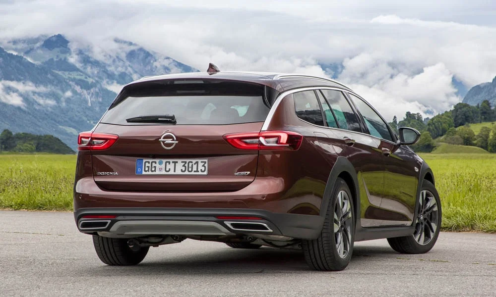 Opel Insignia Country Tourer — вид сзади, фото 3