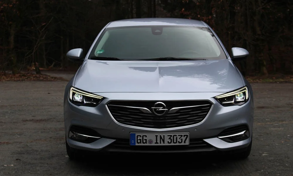 Opel Insignia Grand Sport — вид спереди, фото 3