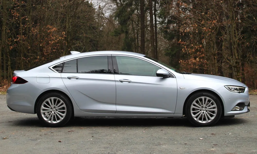 Opel Insignia Grand Sport — вид сбоку