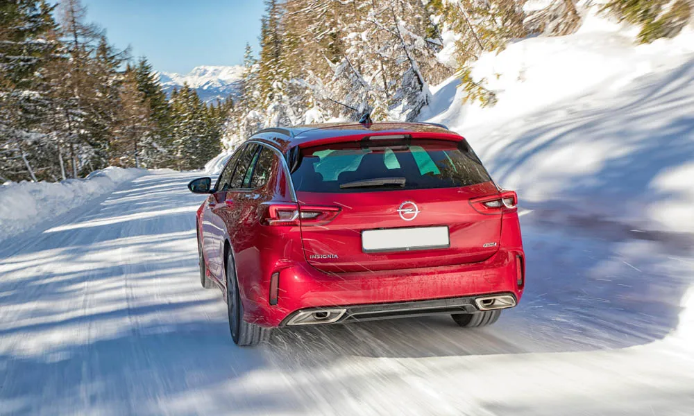 Opel Insignia Sports Tourer (2024) — вид сзади, фото 3