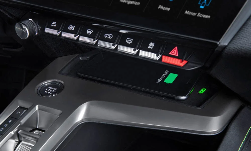 Фото Peugeot 308 — беспроводная зарядка. Площадка для смартфона: зарядка без проводов Peugeot 308 — беспроводная зарядка