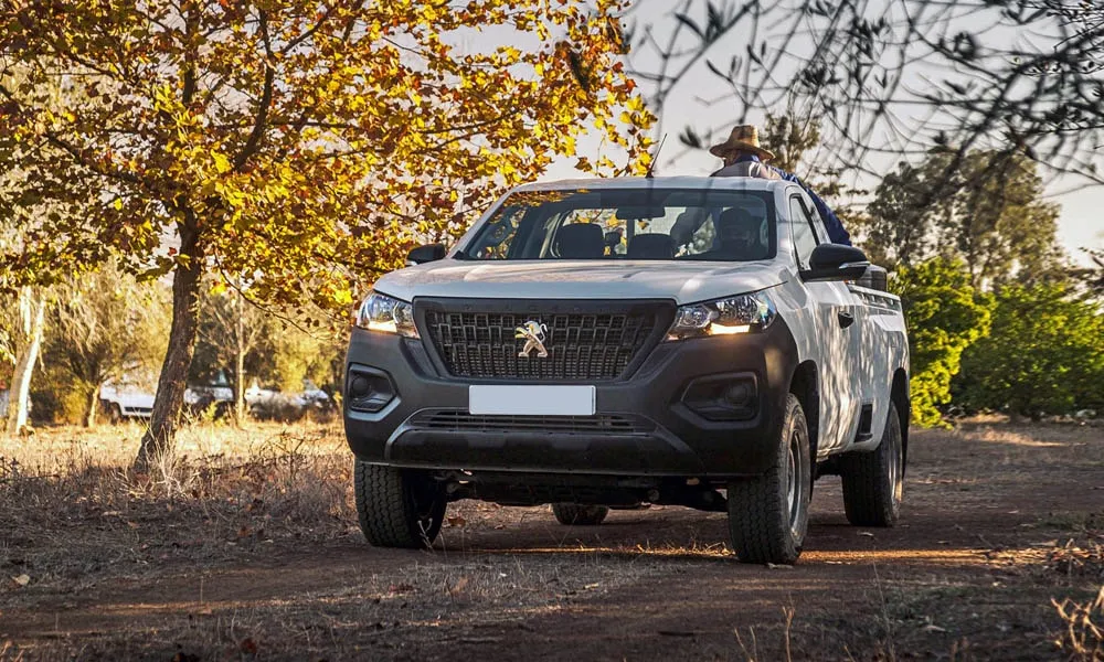 Фото Peugeot Landtrek (2024) — вид спереди, фото 7. Оптика, решётка и бампер — первое впечатление о модели Peugeot Landtrek (2024) — вид спереди, фото 7