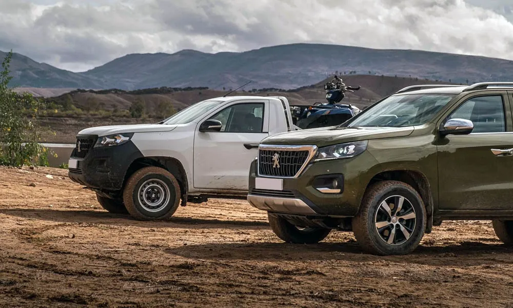 Фото Peugeot Landtrek (2024) — вид спереди, фото 8. Анфас: пропорции капота, посадка кузова и графика ходовых огней Peugeot Landtrek (2024) — вид спереди, фото 8