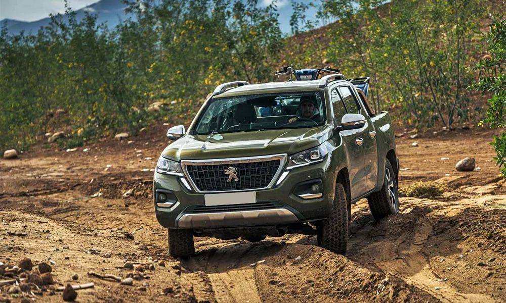 Фото Peugeot Landtrek (2024) — вид спереди, фото 14. Оптика, решётка и бампер — первое впечатление о модели Peugeot Landtrek (2024) — вид спереди, фото 14