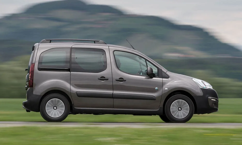 Peugeot Partner Crossway — вид сбоку, фото 2