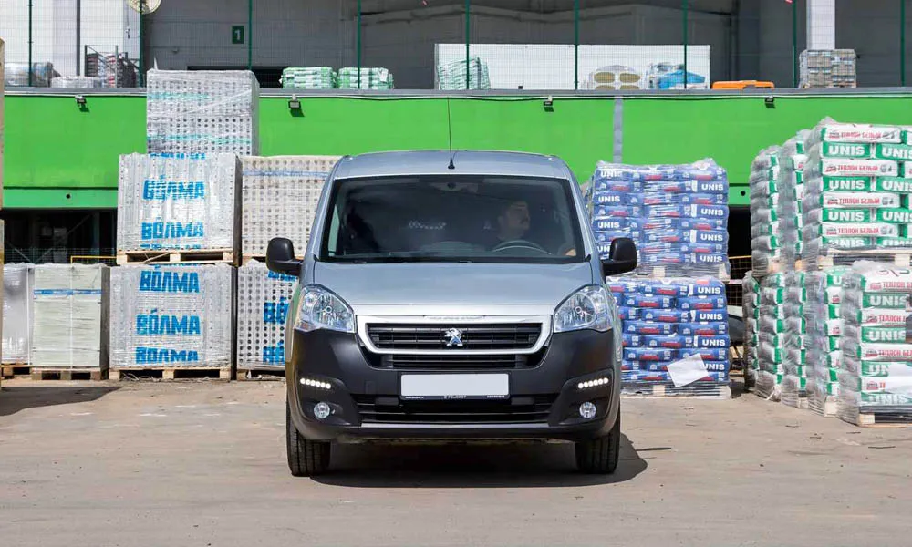 Peugeot Partner — вид спереди, фото 3