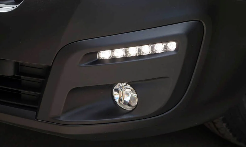 Фото Peugeot Partner — передняя оптика, фото 2. Начинка фары: модули ближнего и дальнего света, ходовые огни. Автоматический дальний свет сам переключается при встречном разъезде — есть у ряда версий Peugeot Partner — передняя оптика, фото 2