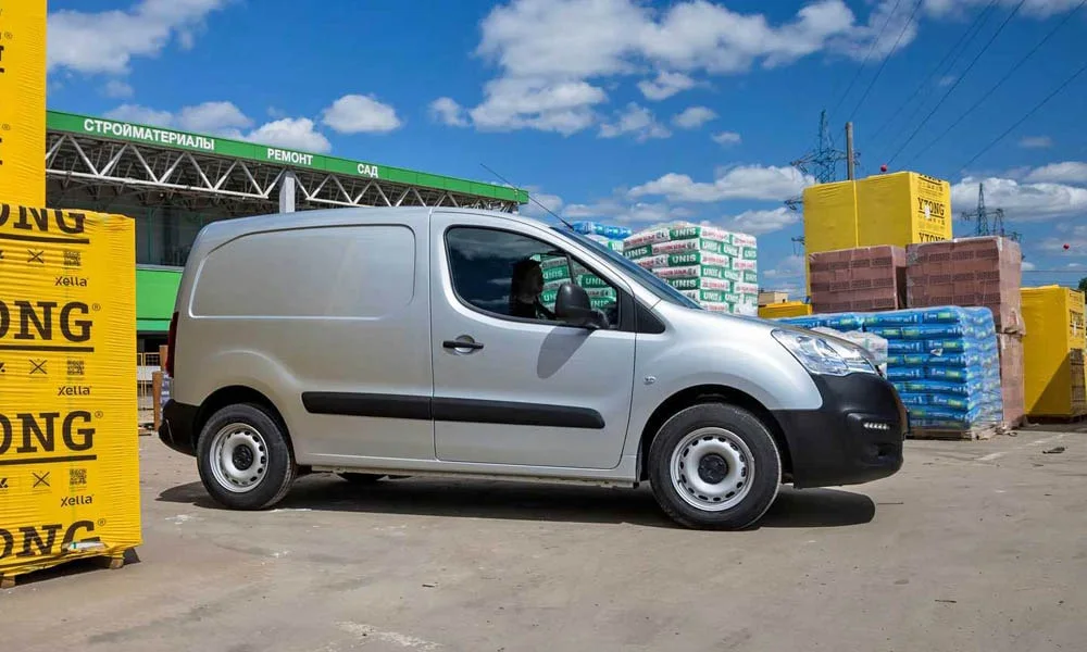 Peugeot Partner — вид сбоку, фото 2