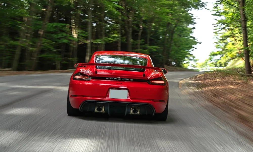 Porsche 718 Cayman GT4 — вид сзади, фото 4