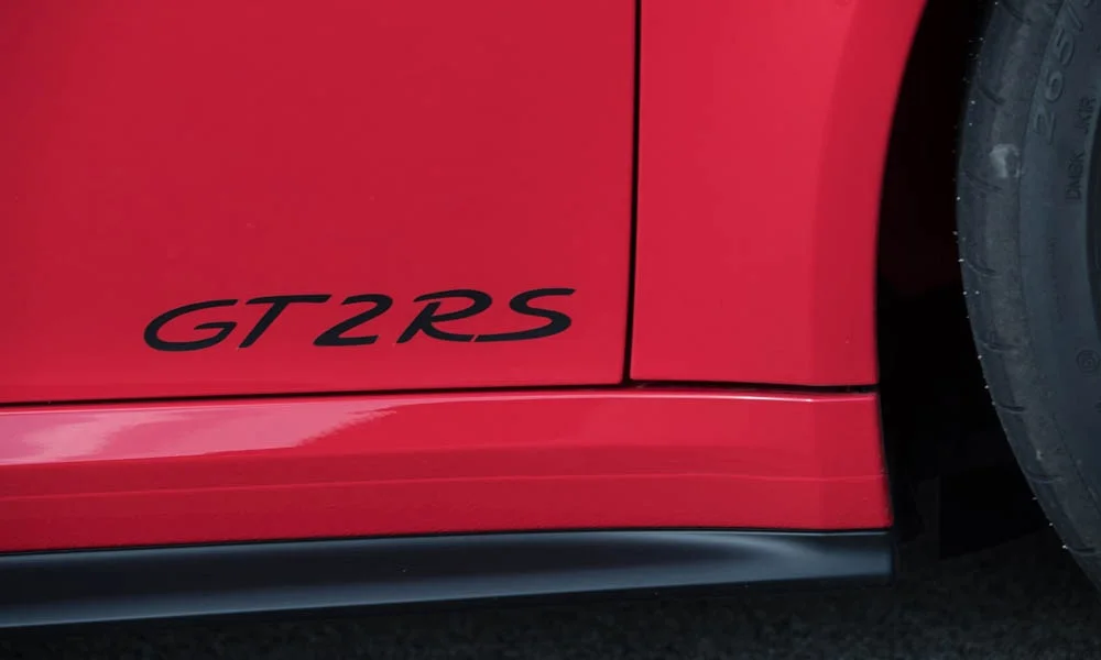 Фото Porsche 911 GT2 RS — деталь кузова, фото 2. Качество подгонки панелей и окраски крупным планом Porsche 911 GT2 RS — деталь кузова, фото 2