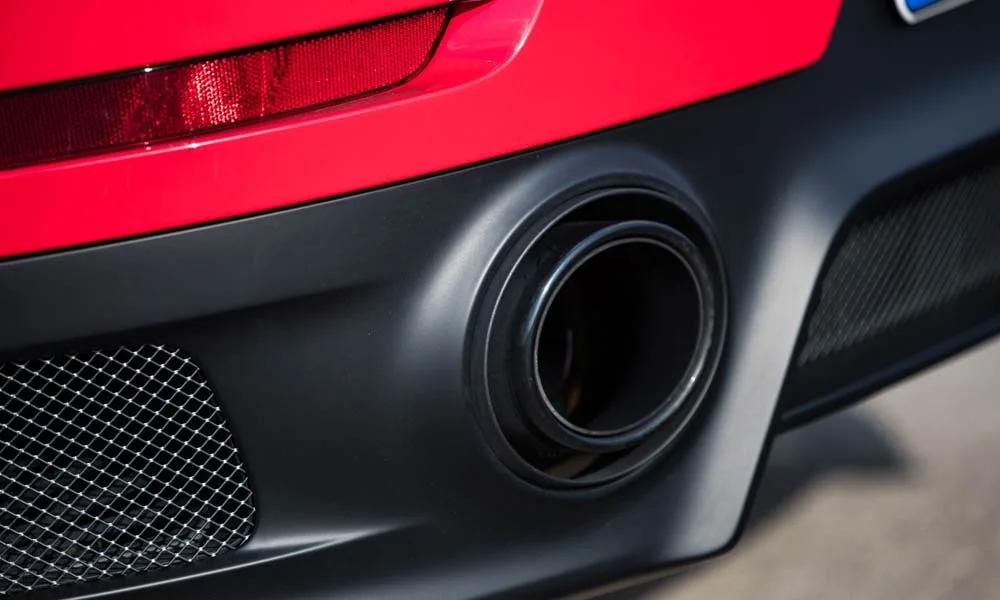 Фото Porsche 911 GT2 RS — деталь кузова, фото 3. Элемент экстерьера вблизи — на таких деталях видна культура сборки Porsche 911 GT2 RS — деталь кузова, фото 3