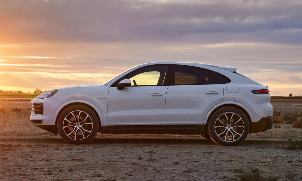 Porsche Cayenne Coupe (2024) — вид сбоку