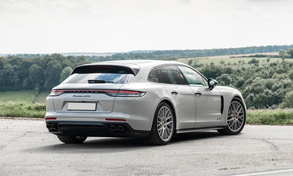 Porsche Panamera Sport Turismo — вид сзади, фото 2