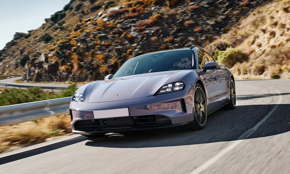 Porsche Taycan Sport Turismo (2024) — вид спереди, фото 2