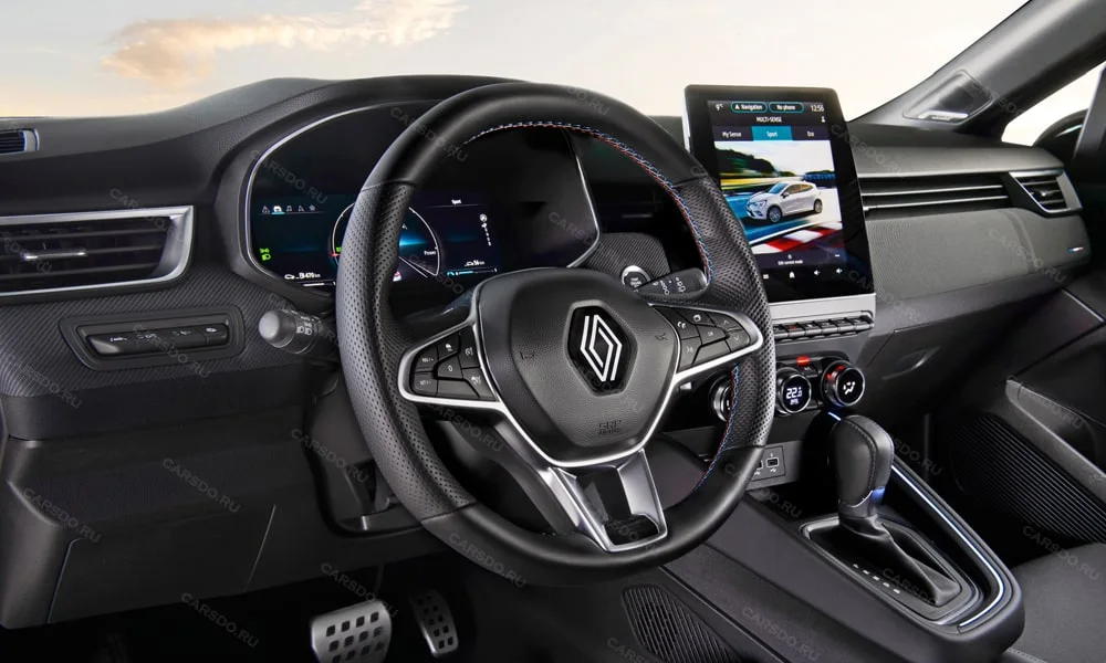 Фото Renault Clio RS — передняя панель. Компоновка экранов, дефлекторов и консоли. Минимум физических кнопок — ставка на экранное управление Renault Clio RS — передняя панель