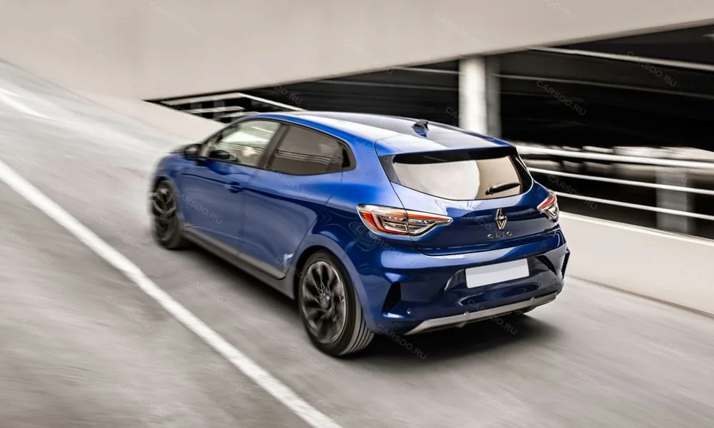 Фото Renault Clio RS — вид сзади, фото 5. Графика фонарей, бампер и оформление пятой двери. Насадки выхлопа или их имитация внизу бампера различают версии Renault Clio RS — вид сзади, фото 5