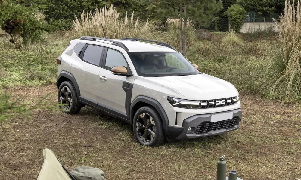 Renault Duster (2024) — вид спереди, фото 3