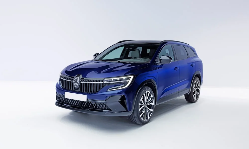Фото Renault Espace (2024) — вид спереди, фото 6. Анфас: пропорции капота, посадка кузова и графика ходовых огней Renault Espace (2024) — вид спереди, фото 6