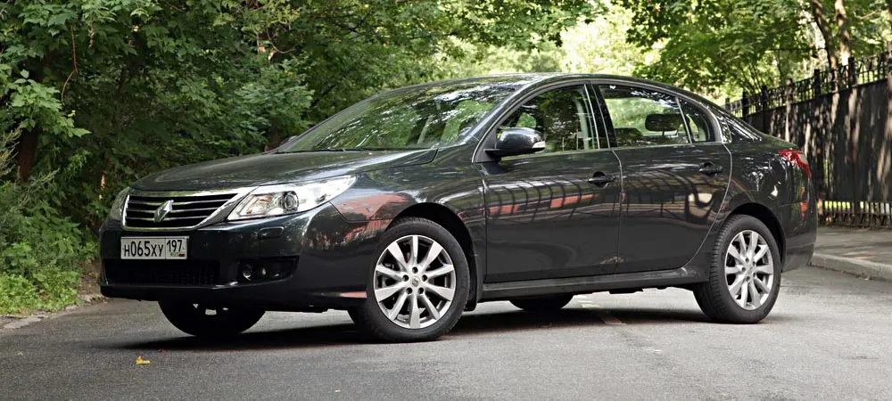 Renault Latitude — вид спереди, фото 3