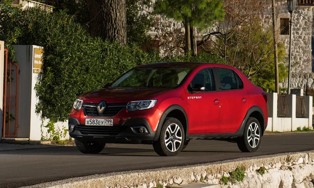 Фото Renault Logan Stepway — вид спереди, фото 6. Анфас: пропорции капота, посадка кузова и графика ходовых огней Renault Logan Stepway — вид спереди, фото 6