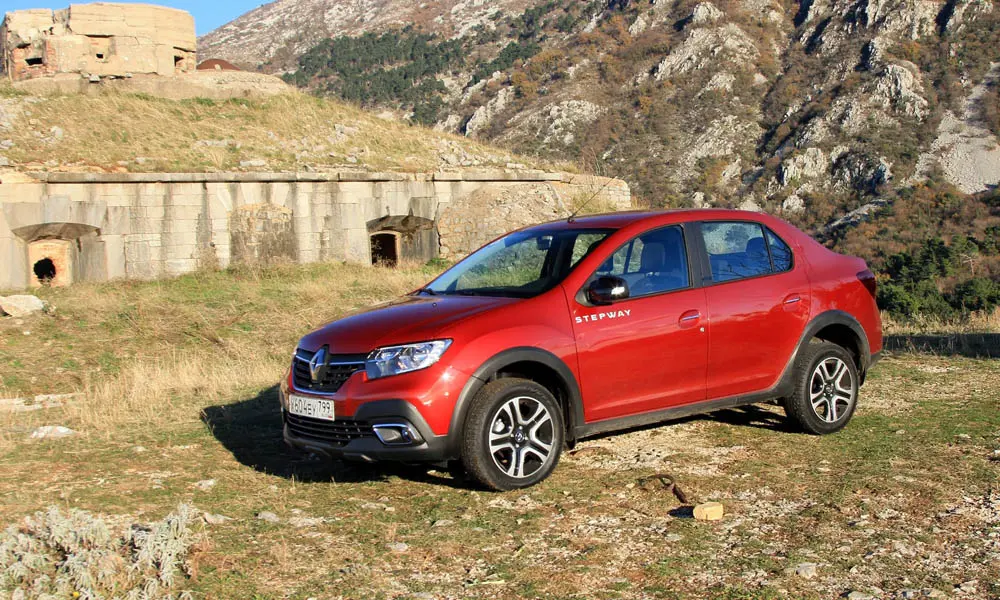 Фото Renault Logan Stepway — вид спереди, фото 7. Анфас: пропорции капота, посадка кузова и графика ходовых огней Renault Logan Stepway — вид спереди, фото 7