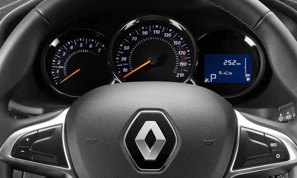 Фото Renault Logan Stepway — приборная панель, фото 2. Экран приборов за рулём — вся ходовая информация перед глазами Renault Logan Stepway — приборная панель, фото 2