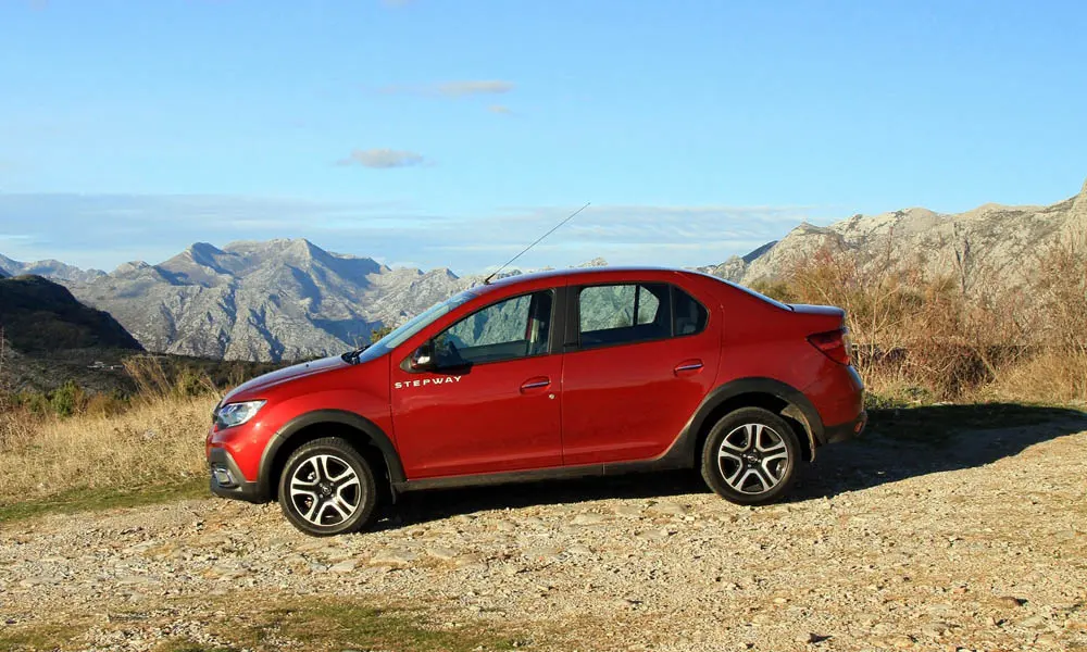 Фото Renault Logan Stepway — вид сзади, фото 5. Графика фонарей, бампер и оформление пятой двери. Насадки выхлопа или их имитация внизу бампера различают версии Renault Logan Stepway — вид сзади, фото 5