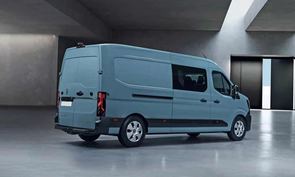 Renault Master (2024) — вид сзади, фото 2