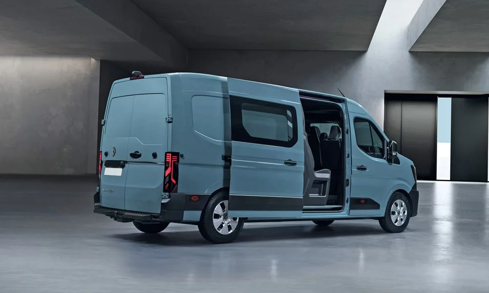 Renault Master (2024) — вид сзади, фото 3