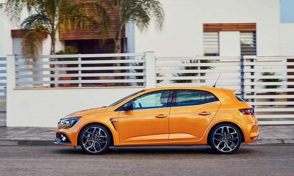Renault Megane RS — вид сбоку