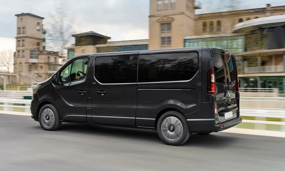 Renault Trafic Passenger — вид сзади, фото 3