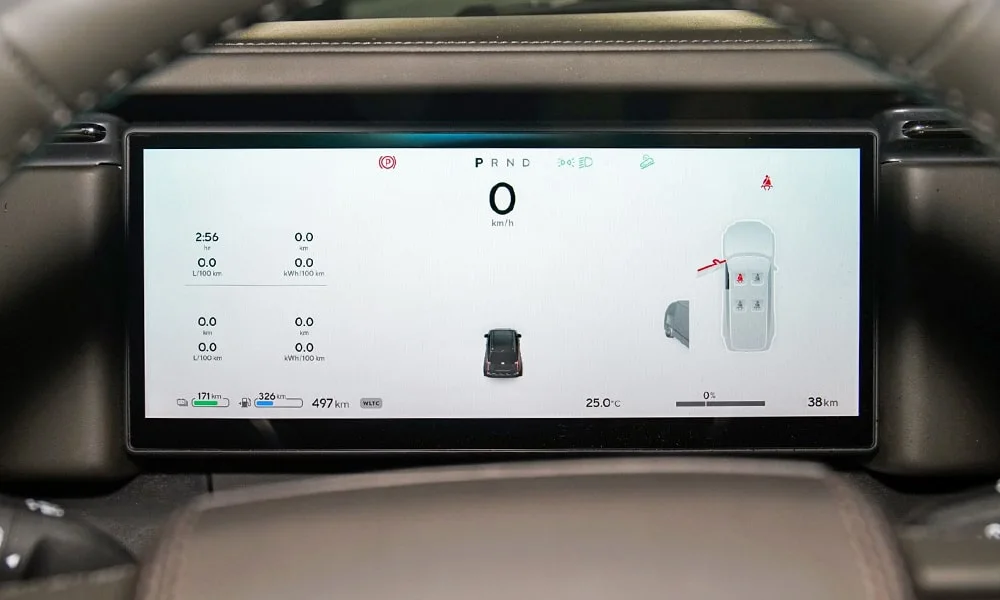 Фото Rox Motor Rox Motor 01 (2024) — экран мультимедиа. Интерфейс медиасистемы крупным планом. Поддержка смартфонов и обновления «по воздуху» — ключевые вопросы к медиасистеме; наличие русификации уточняйте у дилера Rox Motor Rox Motor 01 (2024) — экран мультимедиа