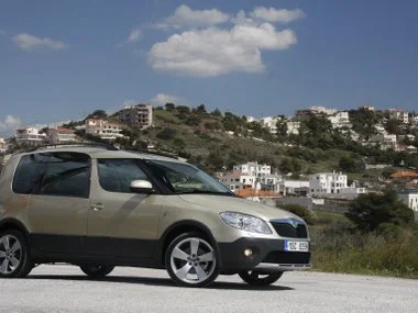 Фото Skoda Fabia Monte Carlo — вид спереди, фото 4. Оптика, решётка и бампер — первое впечатление о модели Skoda Fabia Monte Carlo — вид спереди, фото 4