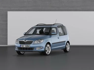 Фото Skoda Fabia Monte Carlo — вид сзади, фото 3. Корма в красном цвете: графика фонарей и пластика пятой двери Skoda Fabia Monte Carlo — вид сзади, фото 3