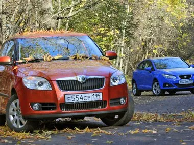 Фото Skoda Fabia Monte Carlo — вид спереди, фото 5. Передок в красном исполнении — крупная светотехника и выразительный бампер Skoda Fabia Monte Carlo — вид спереди, фото 5