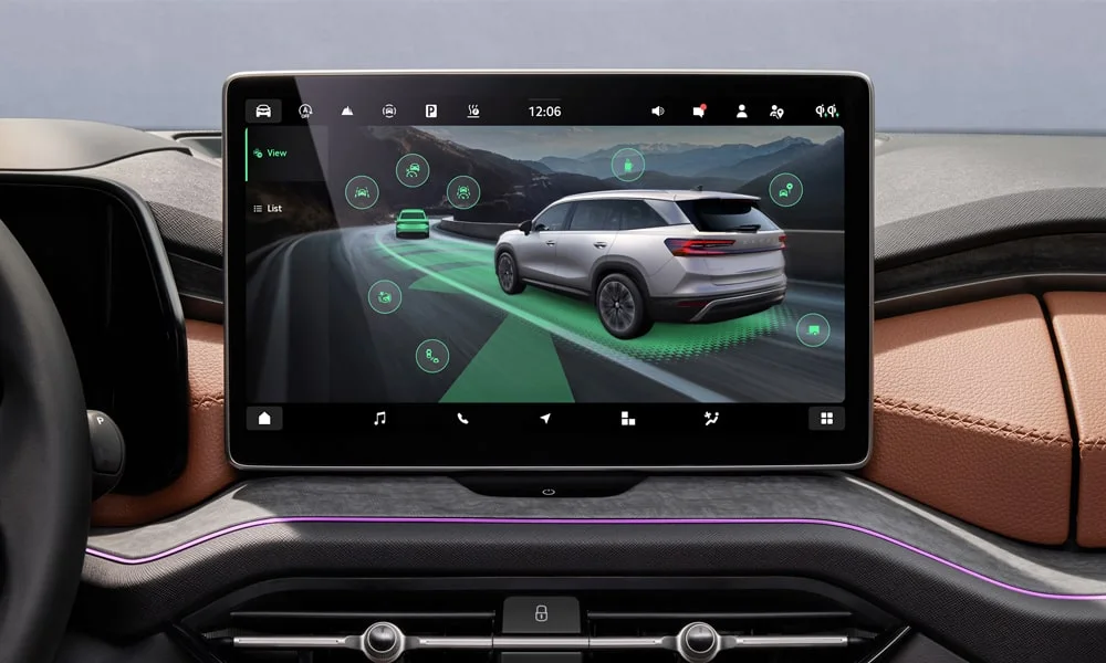 Фото Skoda Kodiaq (2024) — экран мультимедиа. Интерфейс медиасистемы крупным планом Skoda Kodiaq (2024) — экран мультимедиа