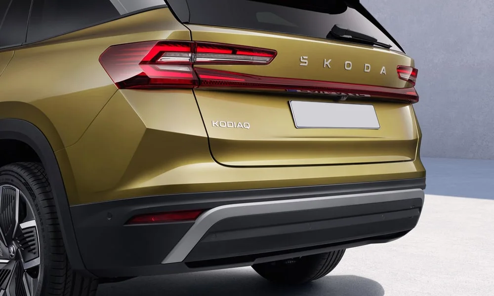 Фото Skoda Kodiaq (2024) — вид сзади, фото 4. Графика фонарей, бампер и оформление пятой двери Skoda Kodiaq (2024) — вид сзади, фото 4