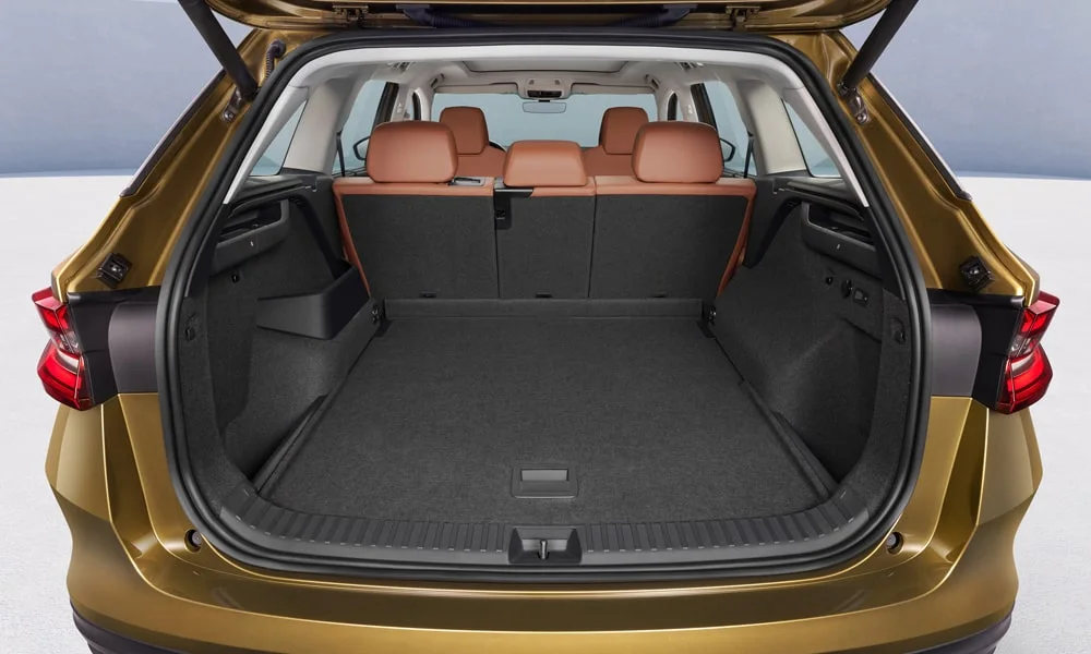 Фото Skoda Kodiaq (2024) — багажник. Форма проёма, ровный пол и организация пространства Skoda Kodiaq (2024) — багажник