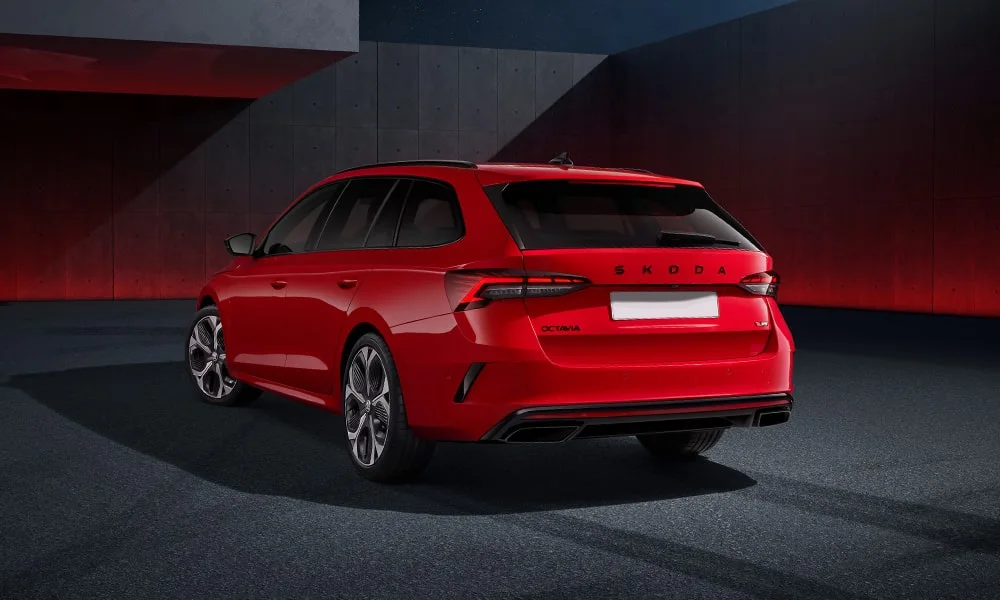 Skoda Octavia Combi RS (2024) — вид сзади