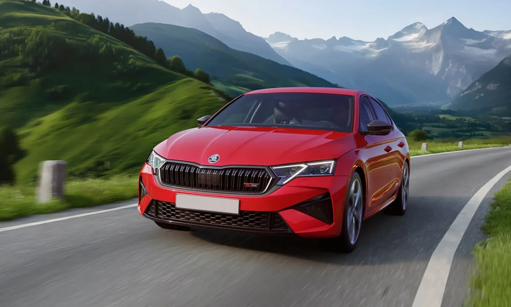 Skoda Octavia RS (2024) — вид спереди, фото 3