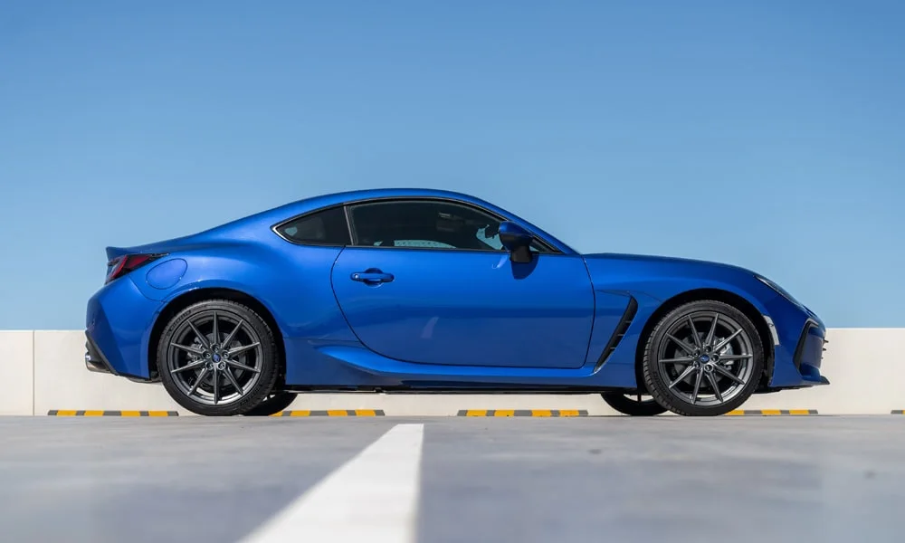 Subaru BRZ — вид сбоку