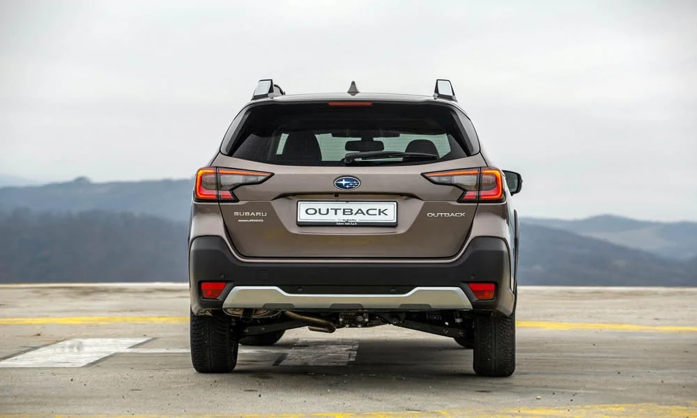 Subaru Outback — вид сзади, фото 2