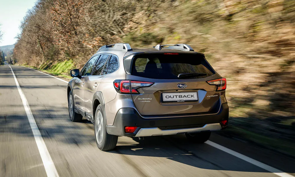 Фото Subaru Outback — вид сзади, фото 4. Графика фонарей, бампер и оформление пятой двери Subaru Outback — вид сзади, фото 4