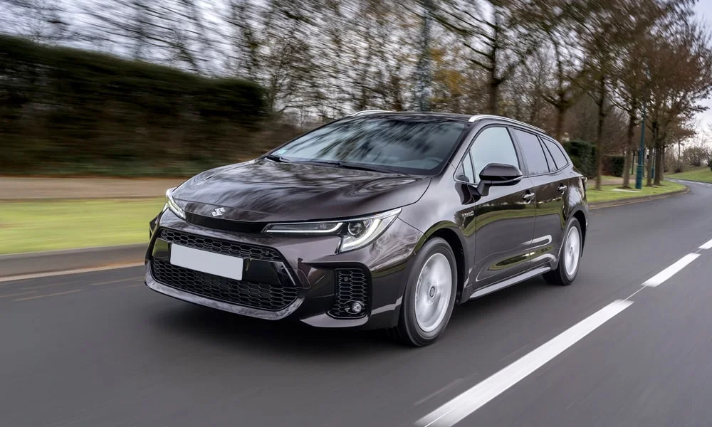 Фото Suzuki Swace — вид спереди, фото 4. Оптика, решётка и бампер — первое впечатление о модели Suzuki Swace — вид спереди, фото 4