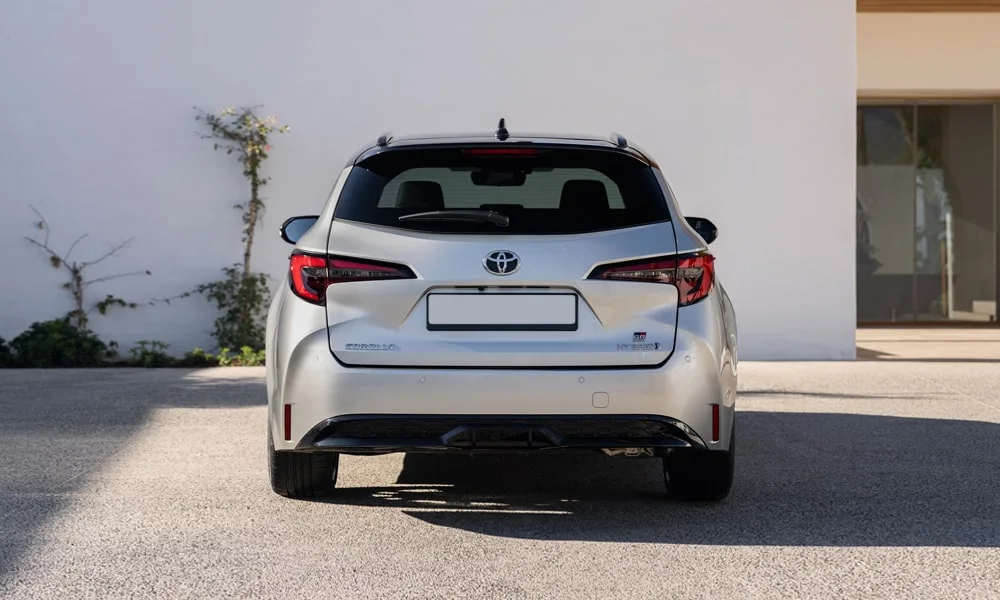 Toyota Corolla Touring Sports — вид сзади, фото 2