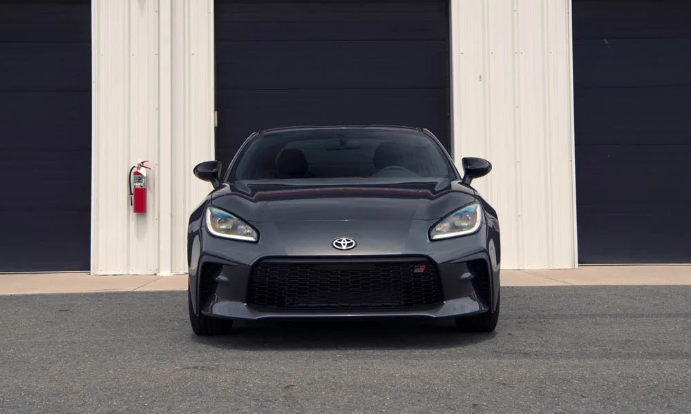 Toyota GT86 — вид спереди, фото 2